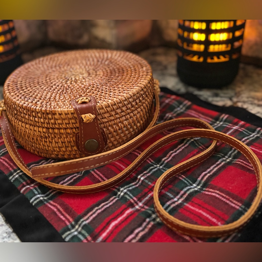 Handcrafted Tan Rattan Bag - Picture 6 of 12